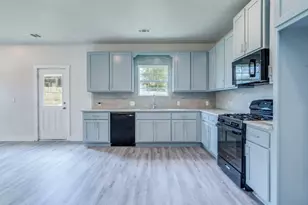 411 S Ave B, Elgin, TX 78621 - Photo 8