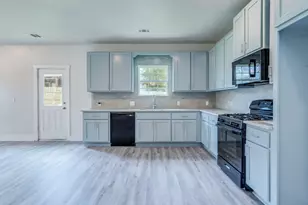 411 S Ave B, Elgin, TX 78621 - Photo 8