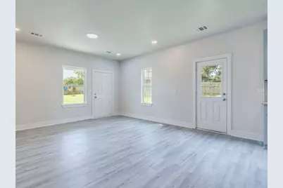 411 S Avenue B, Elgin, TX 78621 - Photo 6