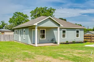 411 S Ave B, Elgin, TX 78621 - Photo 22