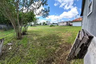 468 W Washington (2 Lots) St, Giddings, TX 78942 - Photo 14