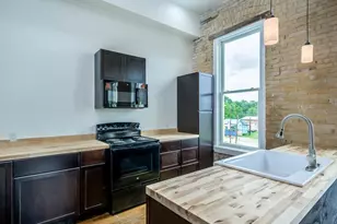 110 S Main St, Elgin, TX 78621 - Photo 6