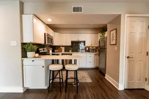 935 La Posada Dr, Austin, TX 78752 - Photo 4