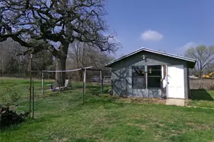 110 S Travis St, Rockdale, TX 76567 - Photo 16