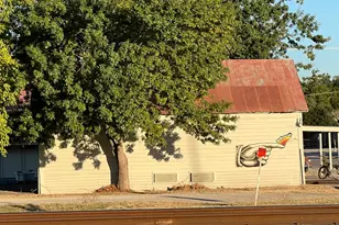 105 W Clark St, Bartlett, TX 76511 - Photo 10