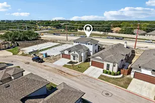 521 Clubhouse Dr, Georgetown, TX 78628 - Photo 2