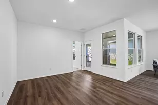 521 Clubhouse Dr, Georgetown, TX 78628 - Photo 6