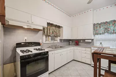 611 N Main Street, Elgin, TX 78621 - Photo 8