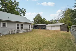 611 N Main St, Elgin, TX 78621 - Photo 24
