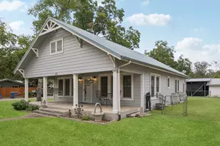 611 N Main St, Elgin, TX 78621 - Photo 2