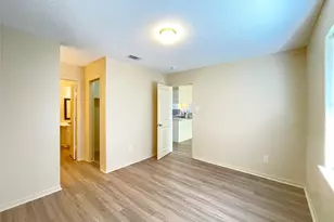 902 N Meadows Dr, Austin, TX 78758 - Photo 10