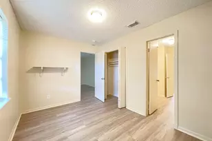 902 N Meadows Dr, Austin, TX 78758 - Photo 16