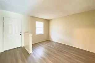 902 N Meadows Dr, Austin, TX 78758 - Photo 2