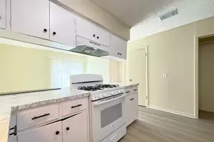 902 N Meadows Dr, Austin, TX 78758 - Photo 6