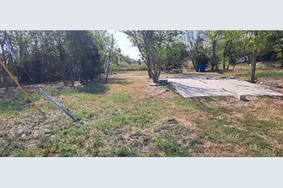 508 E 4th Street, Taylor, TX 76574 - Photo 2