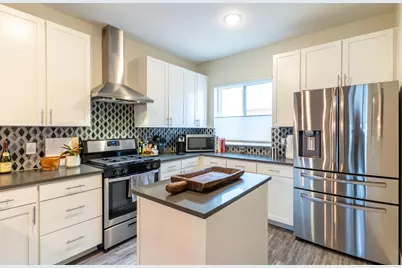 2827 Manor Road #2202, Austin, TX 78722 - Photo 6