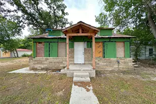 818 Plum St, Lockhart, TX 78644 - Photo 1