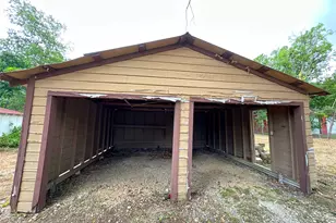 818 Plum St, Lockhart, TX 78644 - Photo 4