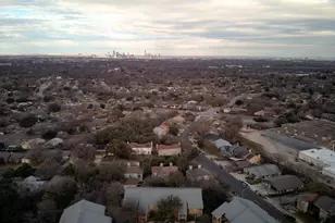 6810 Deatonhill Dr, Austin, TX 78745 - Photo 24