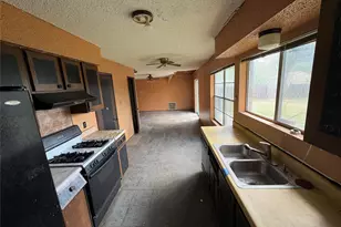 709 Drake Ln, Taylor, TX 76574 - Photo 6