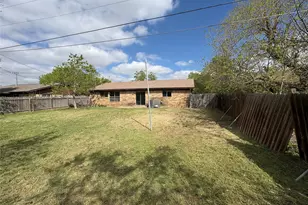709 Drake Ln, Taylor, TX 76574 - Photo 16
