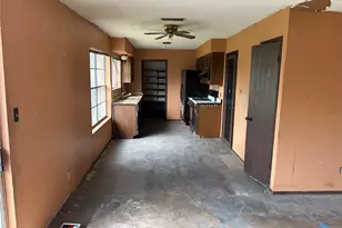 709 Drake Ln, Taylor, TX 76574 - Photo 4