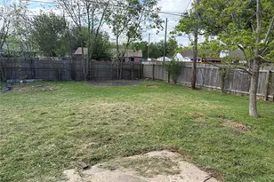 709 Drake Ln, Taylor, TX 76574 - Photo 14