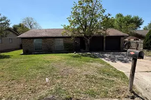 709 Drake Ln, Taylor, TX 76574 - Photo 1