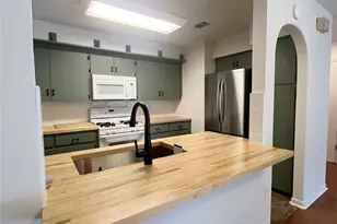 8702 Dawnridge Cir, Austin, TX 78757 - Photo 6