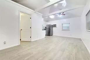 1009 E 38 1/2 St, Austin, TX 78751 - Photo 16