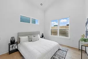 2105 S L Davis Ave, Austin, TX 78702 - Photo 12