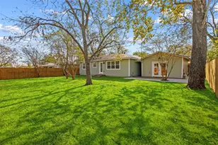 347 Monroe St, Giddings, TX 78942 - Photo 4