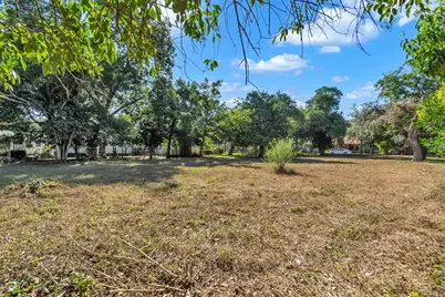 1247 W San Antonio Street, San Marcos, TX 78666 - Photo 2