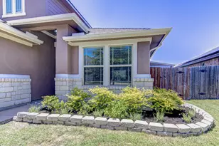 17524 Bridgefarmer Blvd, Pflugerville, TX 78660 - Photo 2