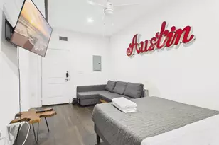 1010 W 26th St, Austin, TX 78705 - Photo 2