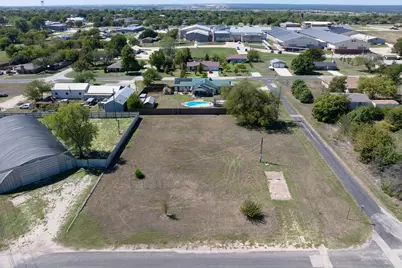 111 N 9th Street, Jarrell, TX 76537 - Photo 2