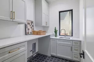 2411 McCall Rd, Austin, TX 78703 - Photo 32