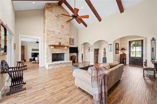 328 E Distant View Dr, Fredericksburg, TX 78624 - Photo 4