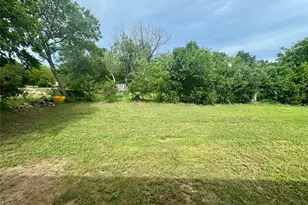 513 W China St, Lockhart, TX 78644 - Photo 18