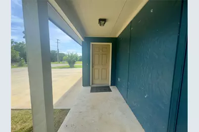 513 W China Street #B, Lockhart, TX 78644 - Photo 4