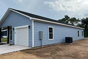 118 Peace Pipe, Smithville, TX 78957 - Photo 2