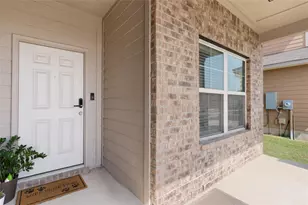1027 Slight St, New Braunfels, TX 78130 - Photo 2