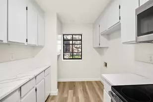 7122 Wood Hollow Dr, Austin, TX 78731 - Photo 10