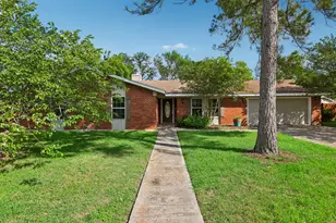 810 Vogel Dr, Lockhart, TX 78644 - Photo 1