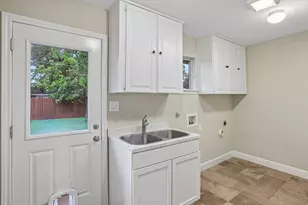 810 Vogel Dr, Lockhart, TX 78644 - Photo 18
