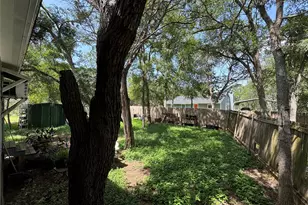 1108 W McCarty Ln, San Marcos, TX 78666 - Photo 10