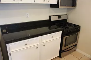 304 E 33rd St, Austin, TX 78705 - Photo 6