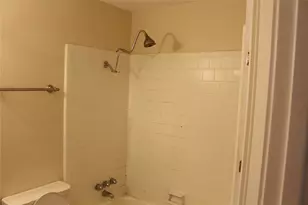 304 E 33rd St, Austin, TX 78705 - Photo 14