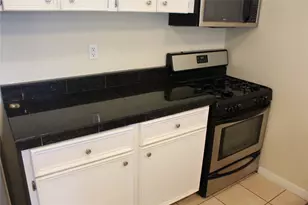 304 E 33rd St, Austin, TX 78705 - Photo 6