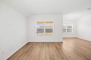 110 Madrid, Kyle, TX 78640 - Photo 10